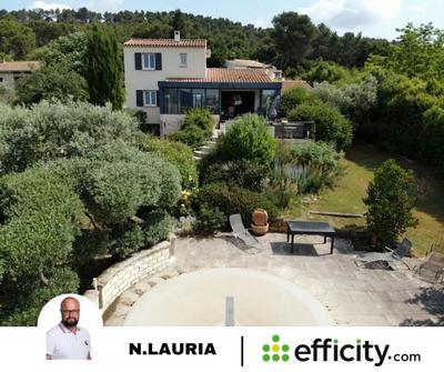 Villa - 180 m² - 8 pièces