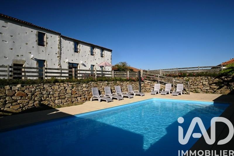 Maison - 251 m² - 13 pièces