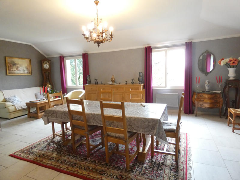 Maison - 220 m² - 9 pièces