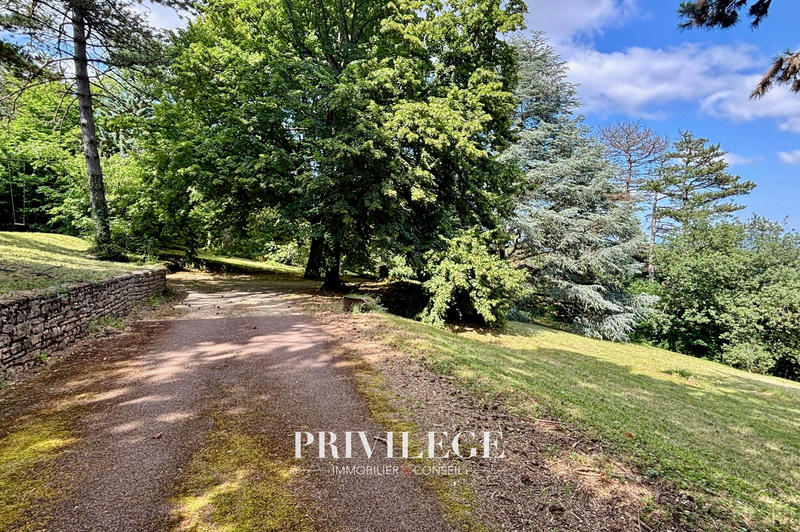 Maison - 225 m² - 7 pièces