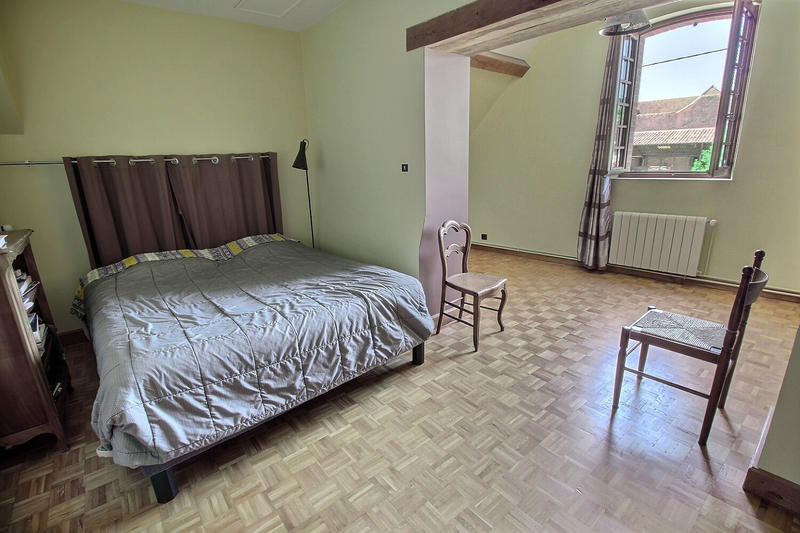 Demeure - 201 m² - 9 pièces