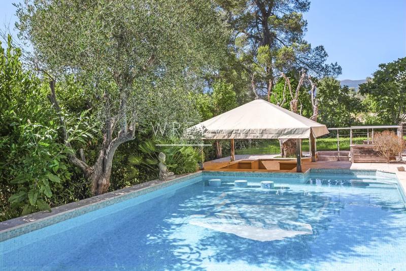 Villa - 430 m² - 9 pièces