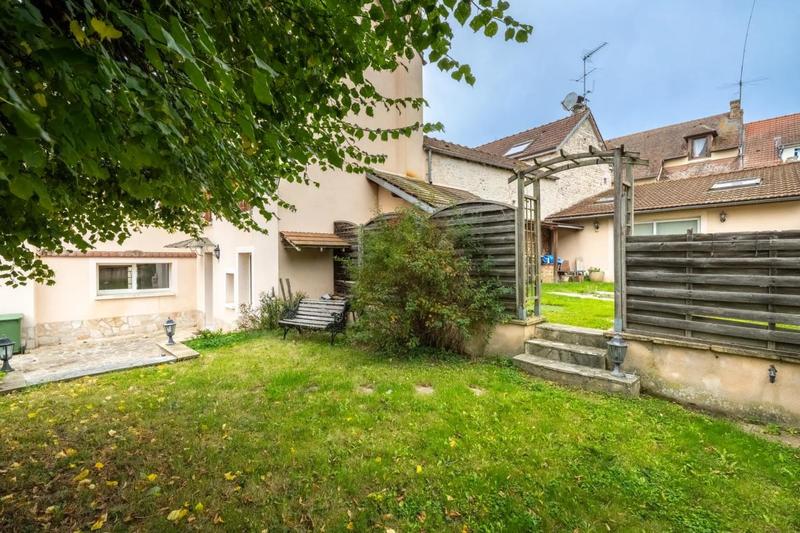 Maison - 206 m² - 8 pièces