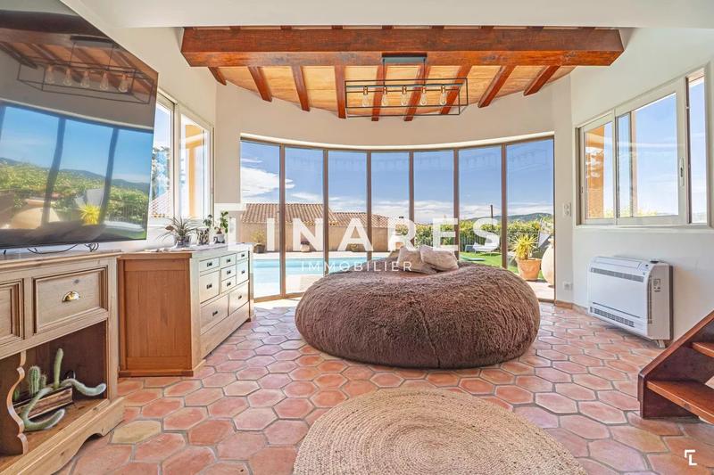 Maison - 225 m² - 6 pièces