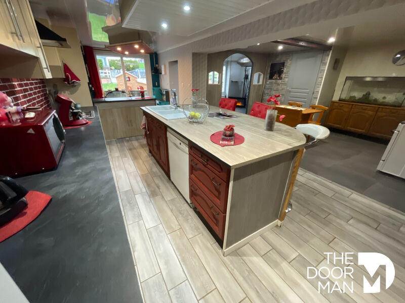 Maison - 198 m² - 8 pièces