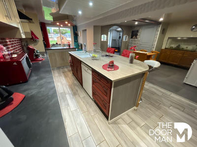 Maison - 198 m² - 8 pièces