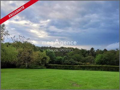 Terrain constructible - 838 m²