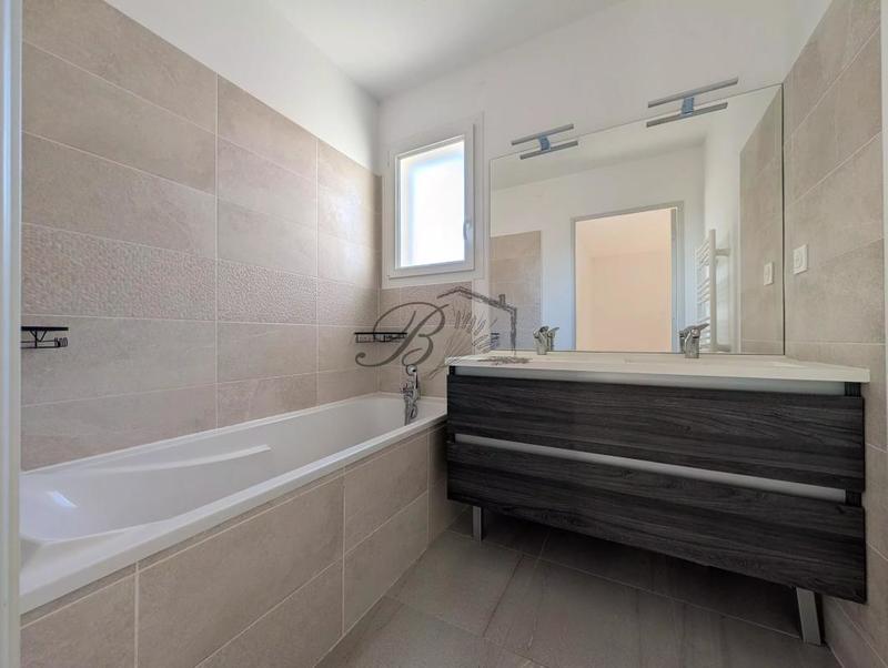 Maison jumelée - 79 m² - 4 pièces