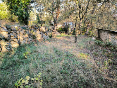 Terrain constructible - 1 070 m²