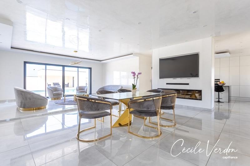 Maison - 226 m² - 9 pièces