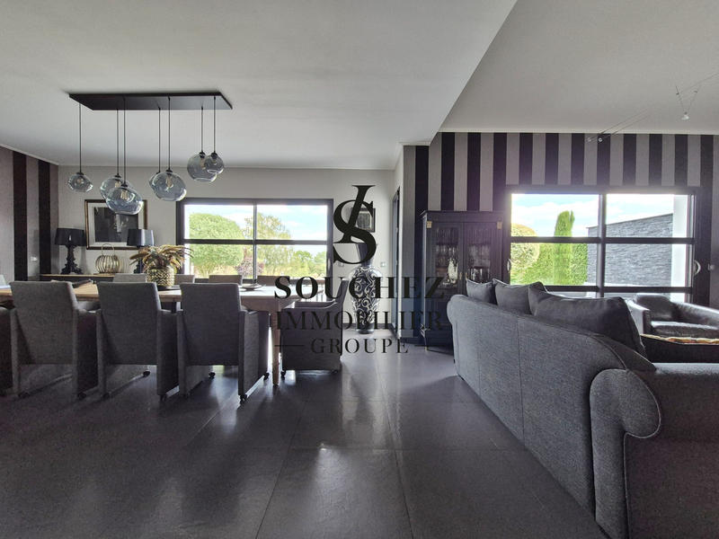 Villa - 265 m² - 10 pièces