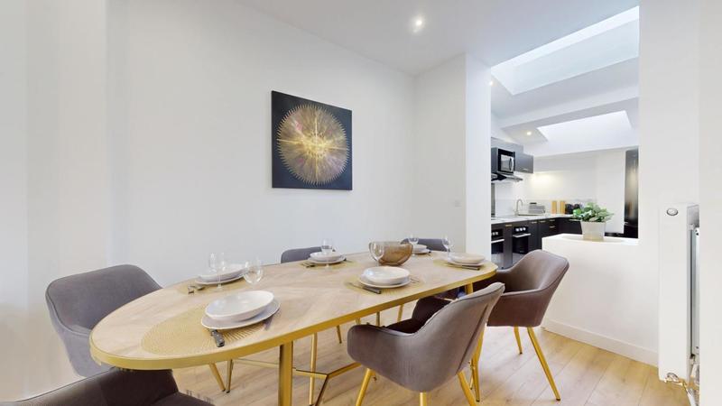 Maison - 142 m² - 10 pièces