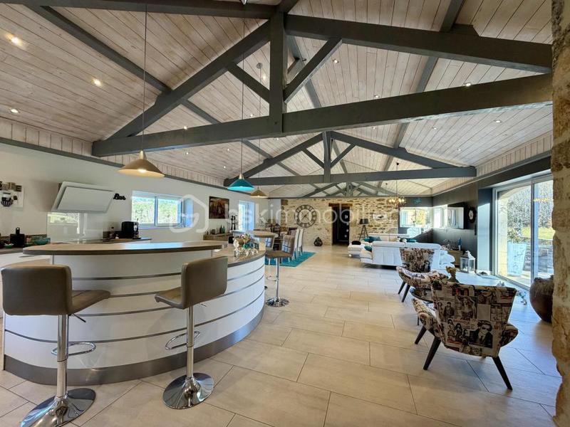 Propriété - 210 m² - 7 pièces