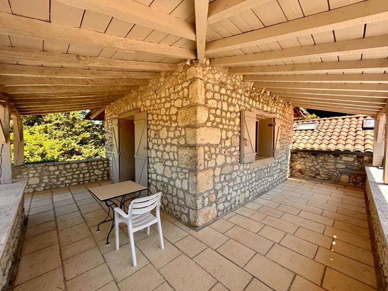 Maison - 270 m² - 8 pièces