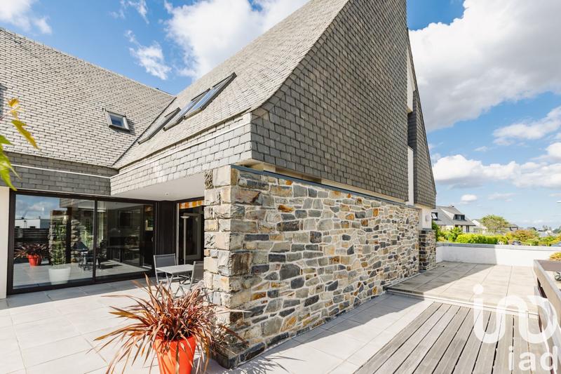 Maison - 210 m² - 8 pièces