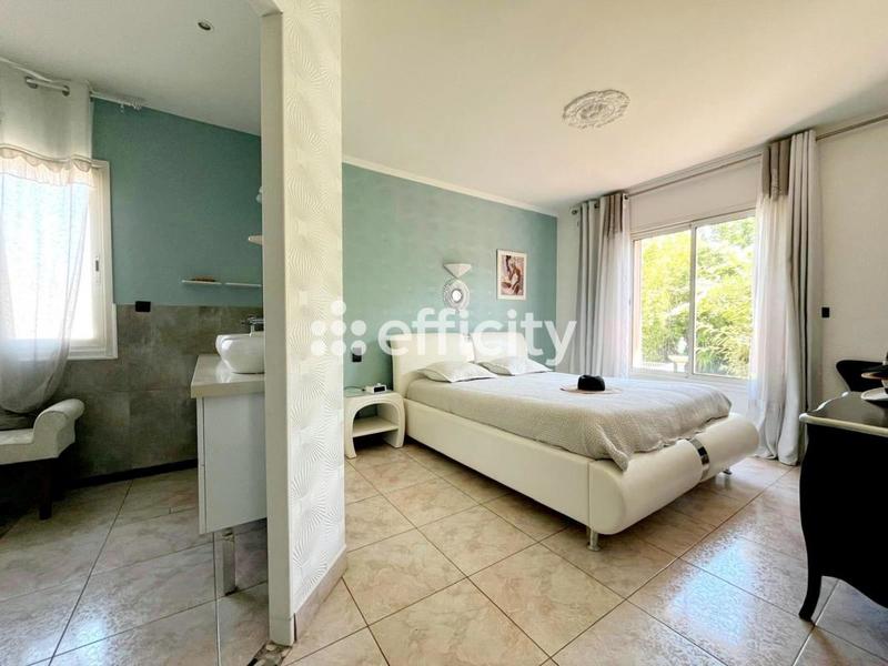 Maison - 220 m² - 7 pièces