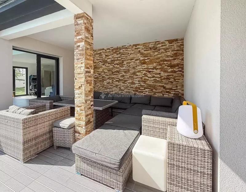 Maison - 334 m² - 11 pièces