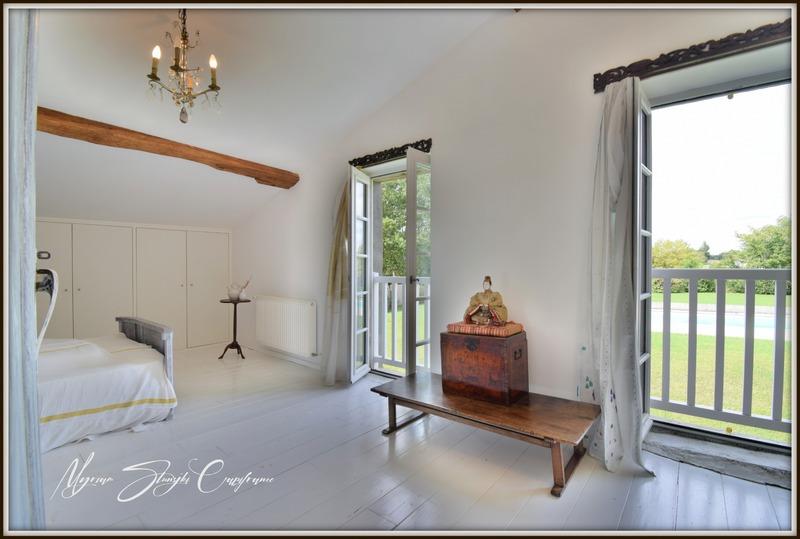 Maison - 355 m² - 10 pièces