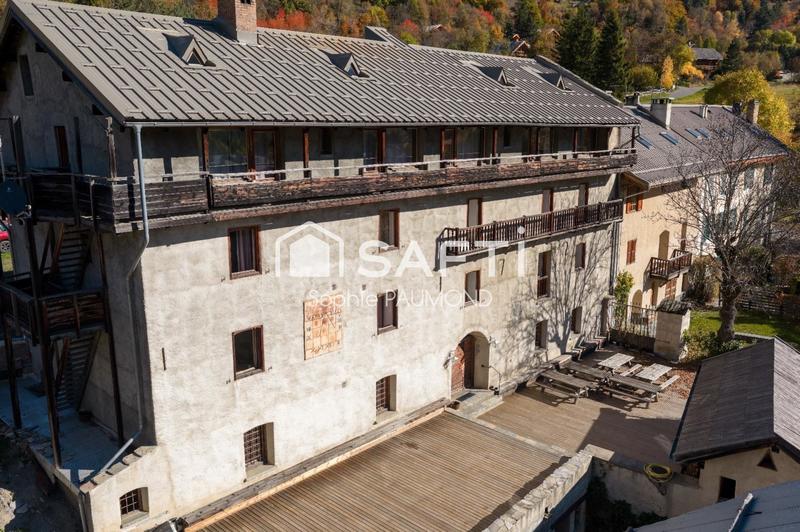 Local commercial - 1 074 m² - 30 pièces