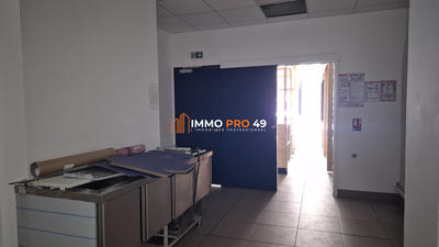 Local commercial - 180 m² - 5 pièces