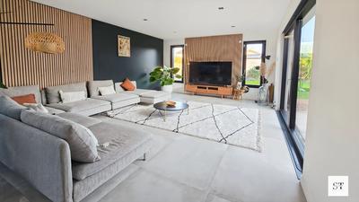 Maison - 216 m² - 8 pièces