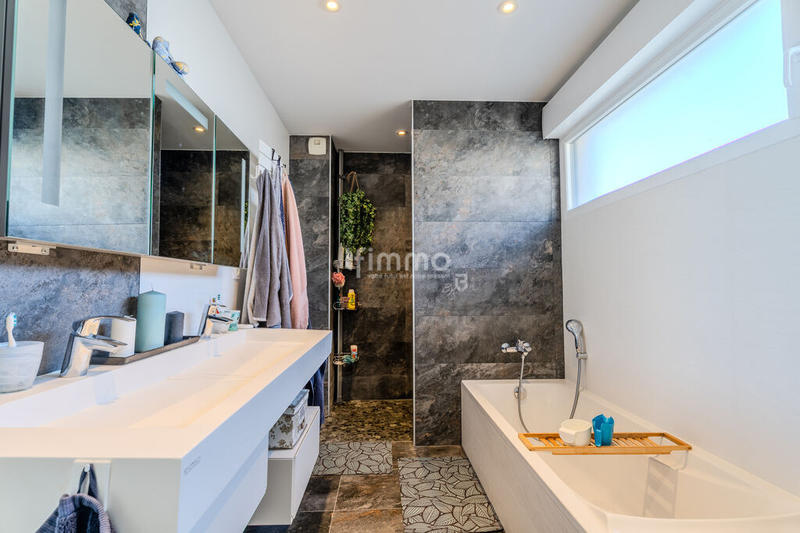 Maison - 98 m² - 4 pièces