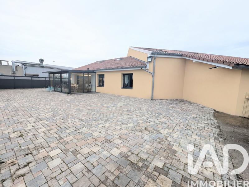 Maison - 210 m² - 6 pièces