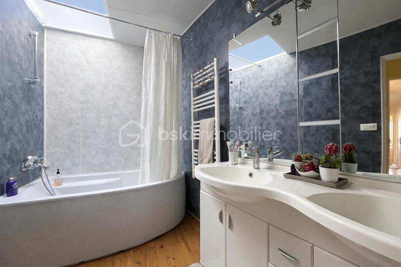 Maison - 201 m² - 7 pièces