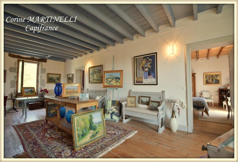 Propriété - 885 m² - 22 pièces