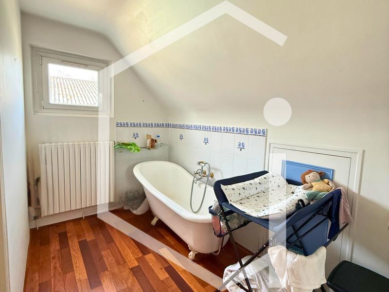 Propriété - 290 m² - 18 pièces