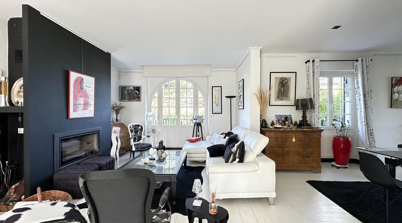 Maison - 230 m² - 7 pièces