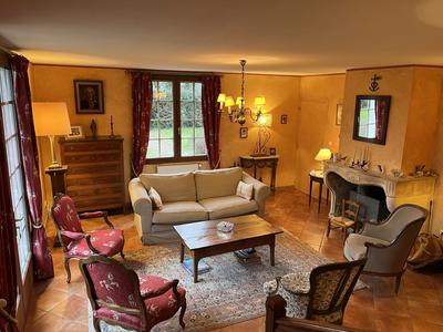 Villa - 237 m² - 9 pièces