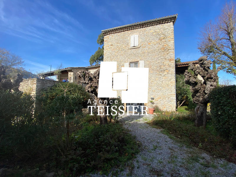 Maison - 181 m² - 6 pièces