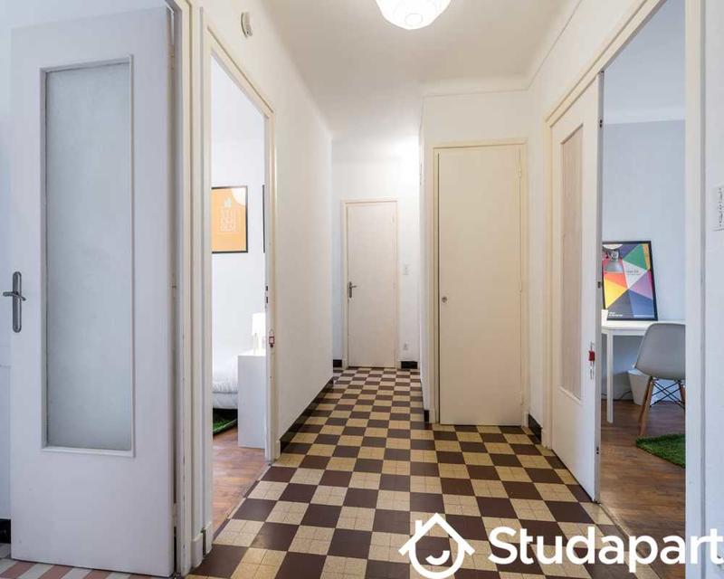 Chambre - 80 m² - 1 pièce