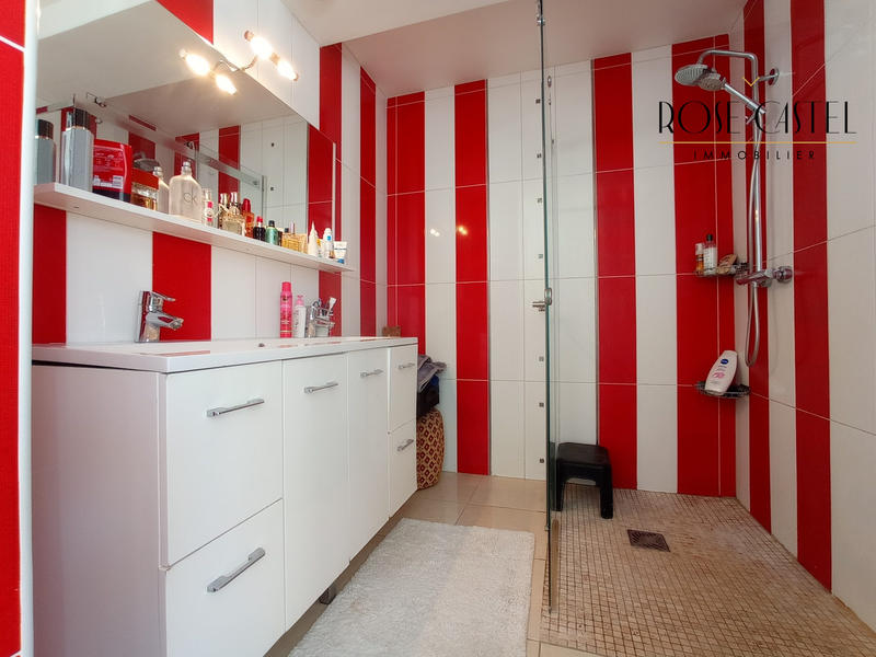 Maison - 221 m² - 6 pièces