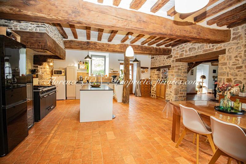 Maison - 218 m² - 5 pièces