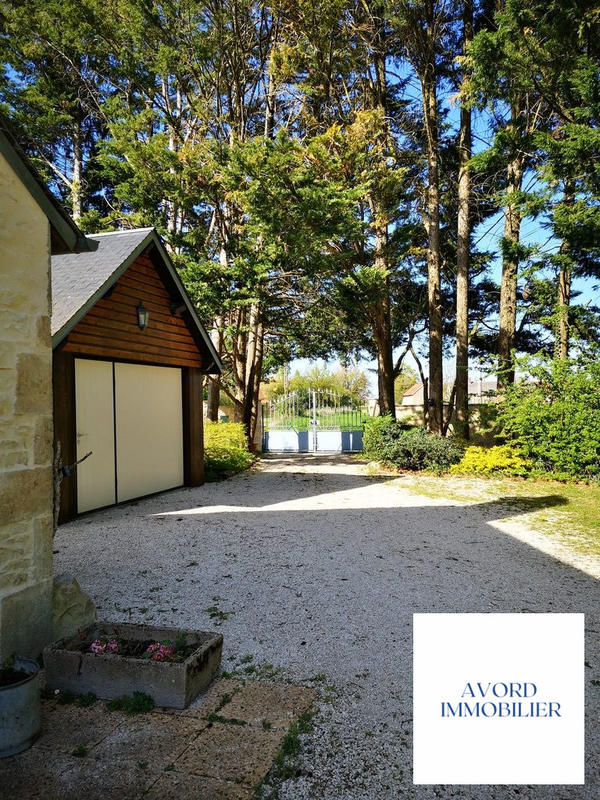 Maison - 285 m² - 9 pièces