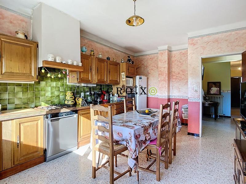 Maison - 220 m² - 8 pièces