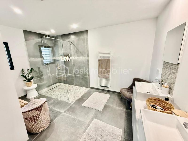 Propriété - 293 m² - 6 pièces