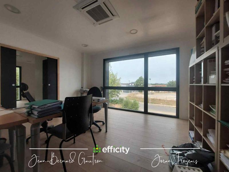 Bureau - 587 m² - 17 pièces