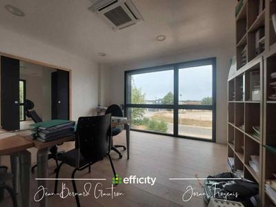 Bureau - 587 m² - 17 pièces