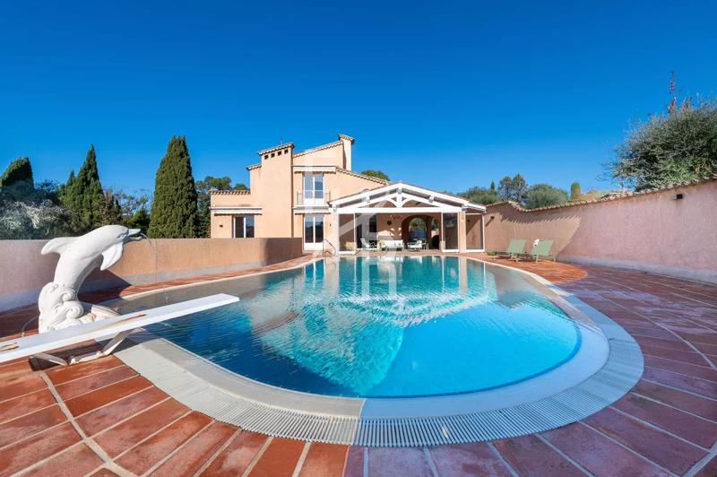 Villa - 416 m² - 6 pièces