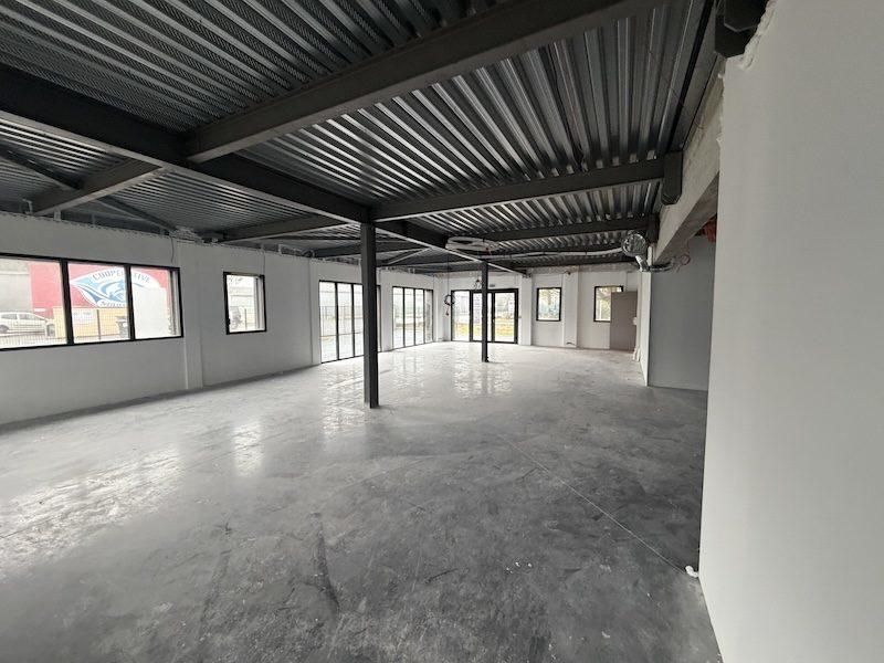 Local commercial - 600 m² - 4 pièces