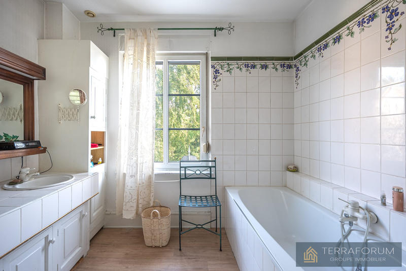 Maison - 280 m² - 10 pièces