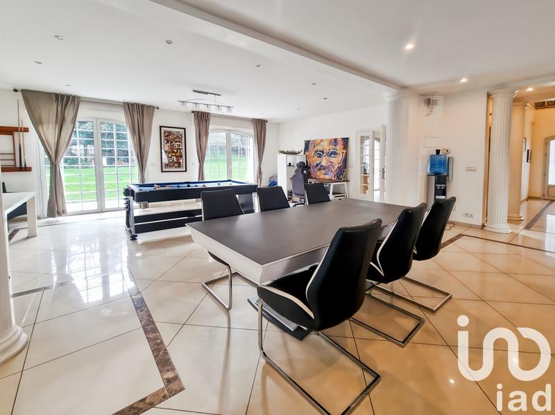 Maison - 230 m² - 9 pièces