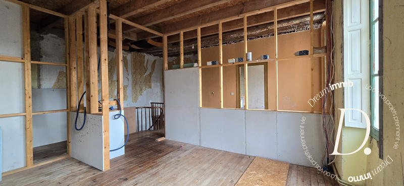 Maison - 200 m² - 4 pièces