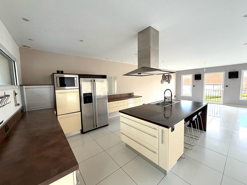 Maison - 200 m² - 5 pièces