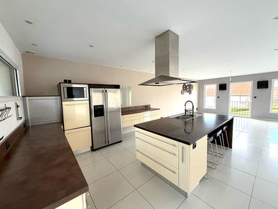 Maison - 200 m² - 5 pièces