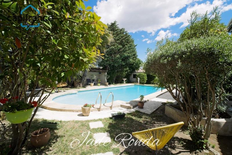 Maison - 365 m² - 11 pièces