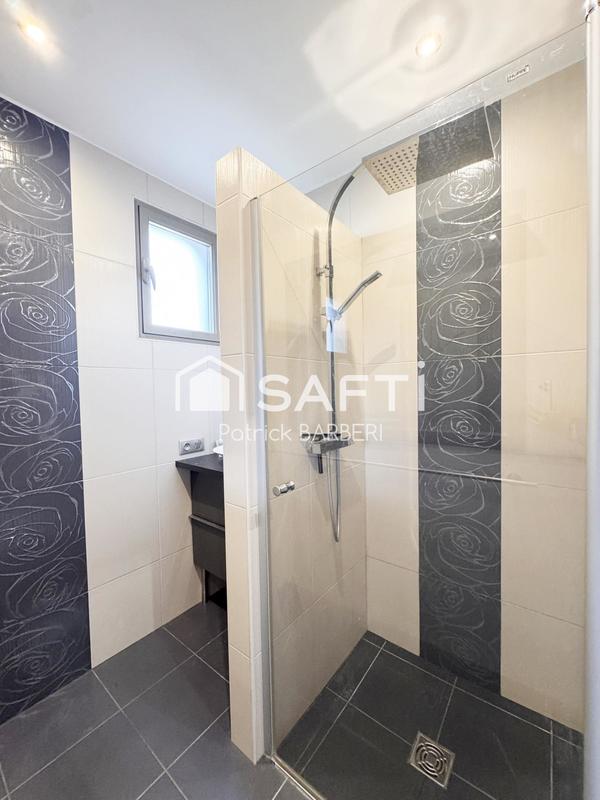 Maison - 225 m² - 8 pièces